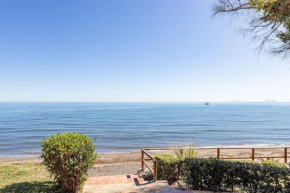 Perfect apartment on beach near Estepona RDR340